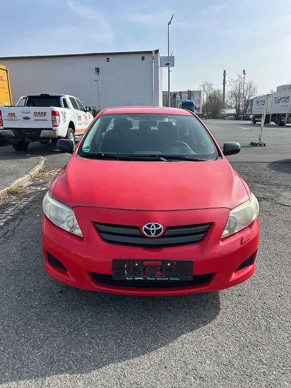 Gebraucht Toyota Corolla 132 PS (97 kW) 2011 Rot Limousine