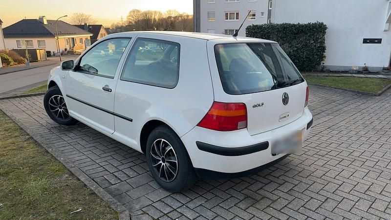 Gebraucht VW Golf IV 75 PS (55 kW) 2002 Weiß Limousine