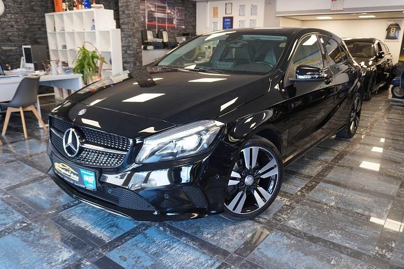 Gebraucht Mercedes A160 102 PS (75 kW) 2015 Schwarz Limousine