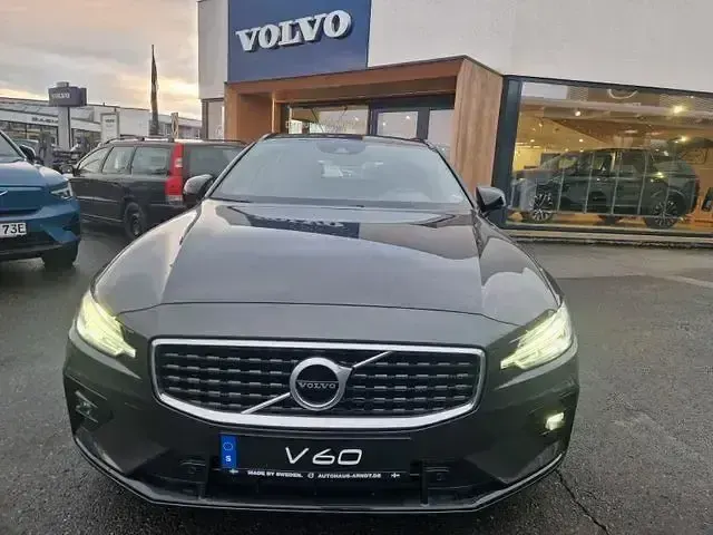 Gebraucht Volvo V60 R-Design 190 PS (139 kW) 2020 Grau Kombi