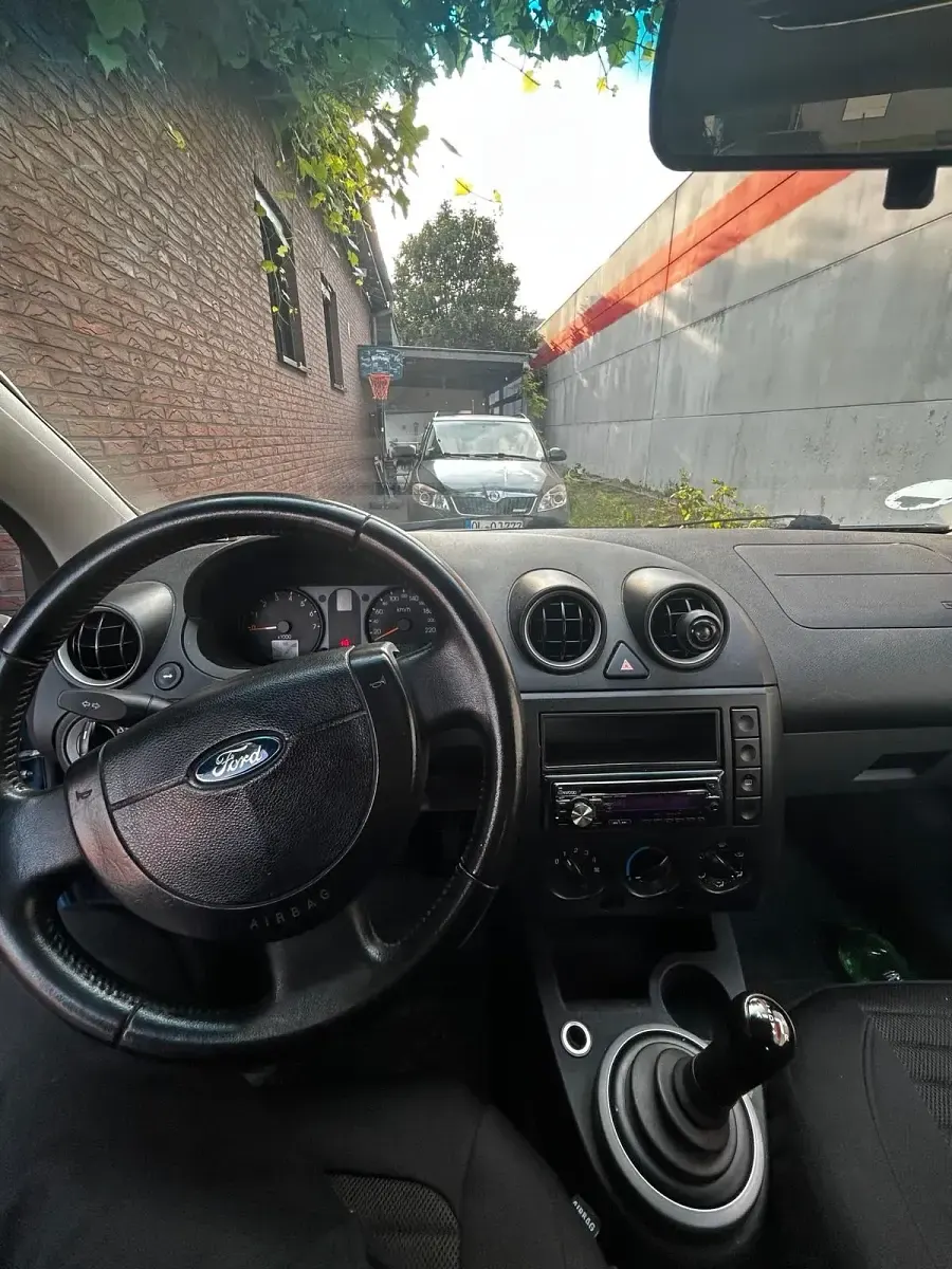 Gebraucht Ford Fiesta 80 PS (58 kW) 2003 Blau Kleinwagen