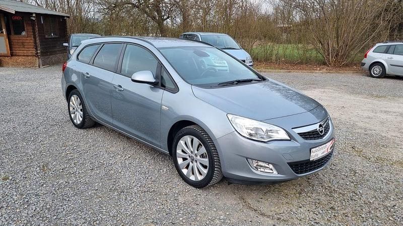 Gebraucht Opel Astra Design Edition 116 PS (85 kW) 2011 Silber Kombi