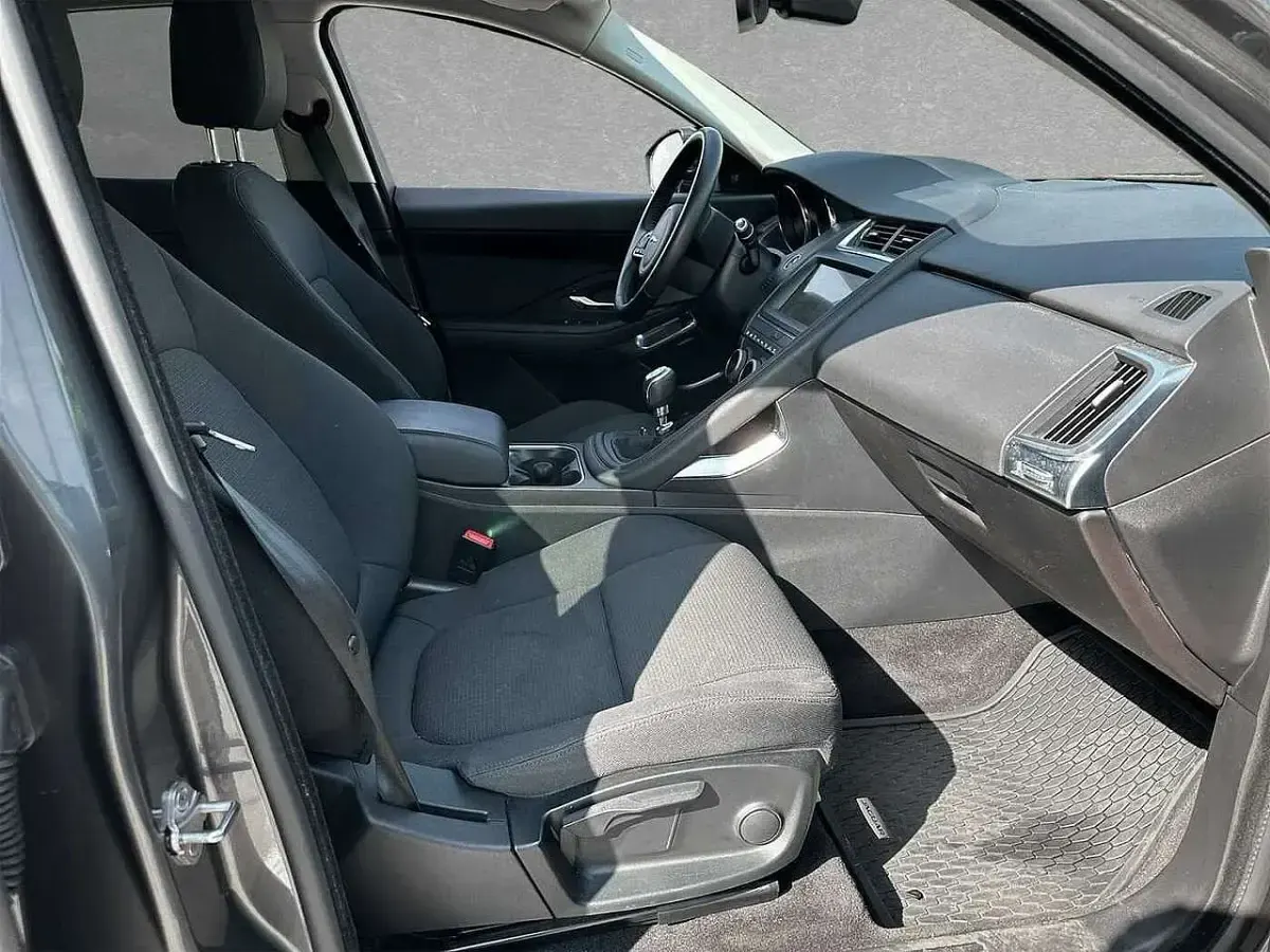 Second-hand Jaguar E-Pace 181 CP (133 kW) 2019 Gri SUV