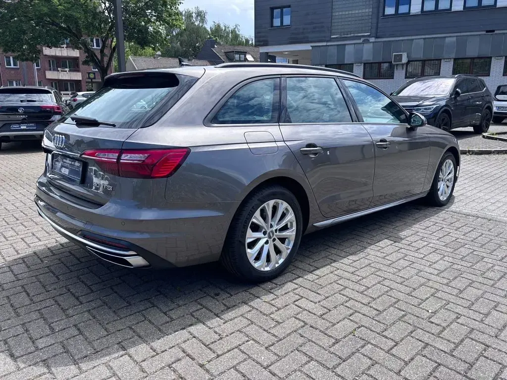 Gebraucht Audi A4 Advanced Plus 204 PS (150 kW) 2022 Grau Kombi