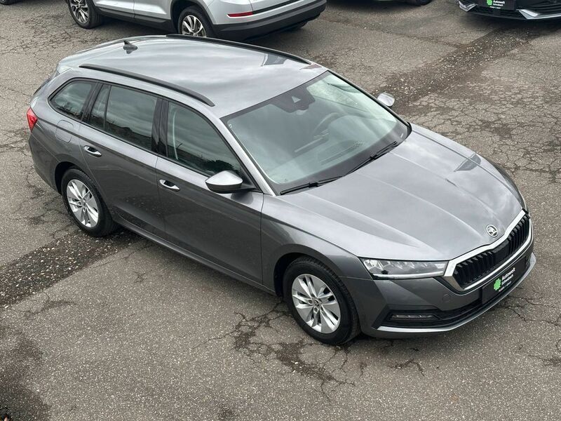 Graphitegrau metallic Gebraucht 2023 Skoda Octavia Ambition Kombi | 16.900 € (Fairer Preis) - Bild 1/4