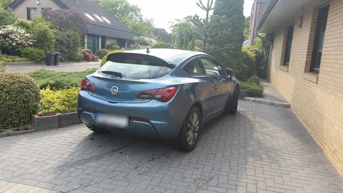 Gebraucht Opel Astra GTC OPC 170 PS (125 kW) 2013 Blau Coupé