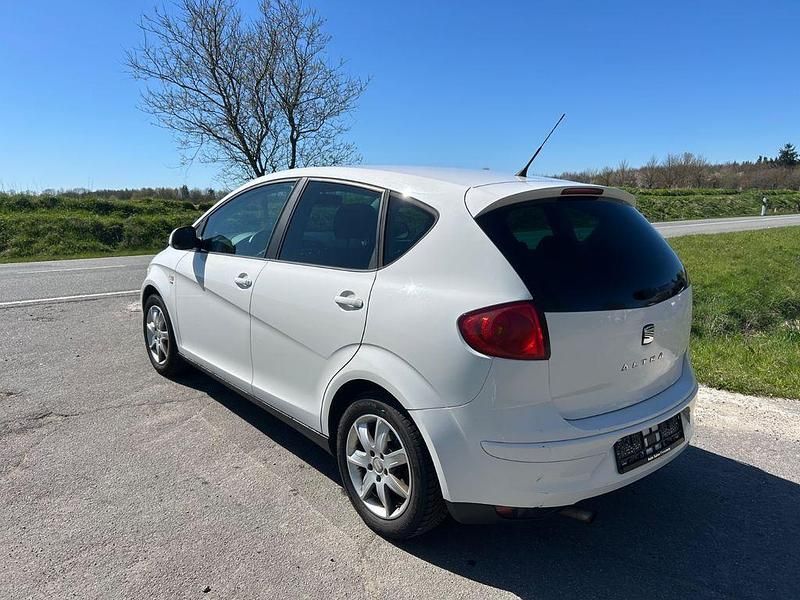 Second-hand Seat Altea 105 CP (77 kW) 2010 Alb Berlinǎ