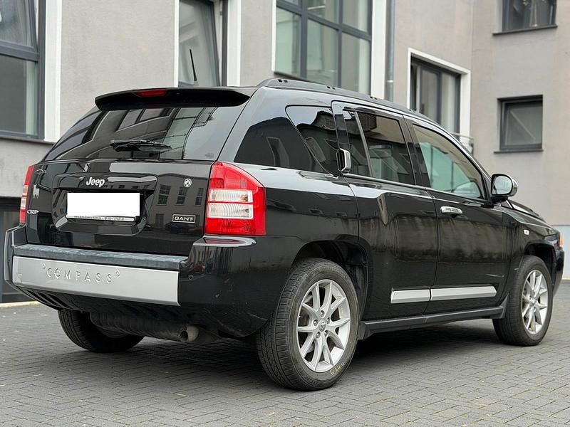 Gebraucht Jeep Compass 140 PS (102 kW) 2009 Schwarz SUV