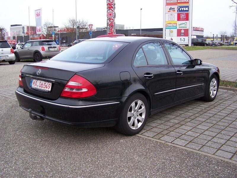 Gebraucht Mercedes E220 Avantgarde 150 PS (110 kW) 2004 Schwarz Limousine
