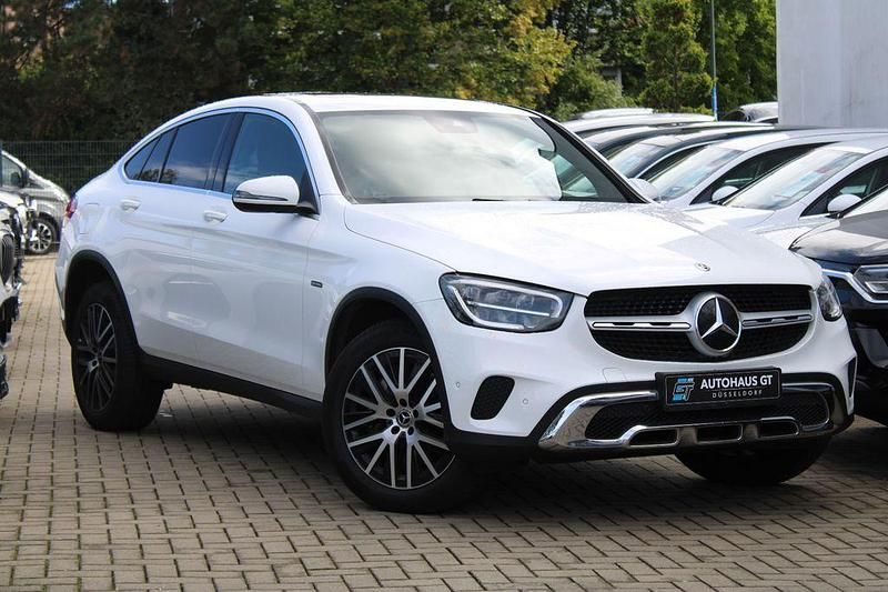 Weiß Gebraucht 2020 Mercedes GLC300e SUV | 37.999 € (Teuer) - Bild 1/4