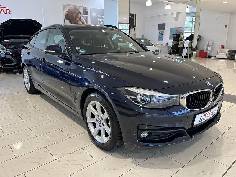 Gebraucht BMW 320 Advantage 190 PS (139 kW) 2018 Blau Limousine