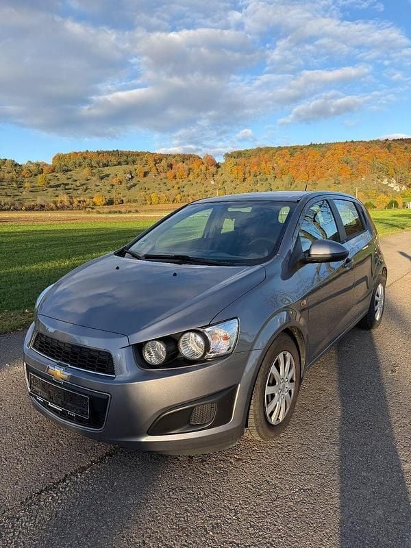 Grau Gebraucht 2011 Chevrolet Aveo Kleinwagen | 3.390 € (Guter Preis) - Bild 1/4