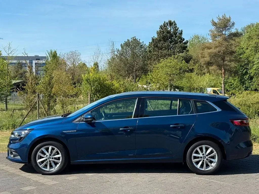 Używany Renault Mégane Intens 101 KM (74 kW) 2017 Niebieski Sedan/Limuzyna