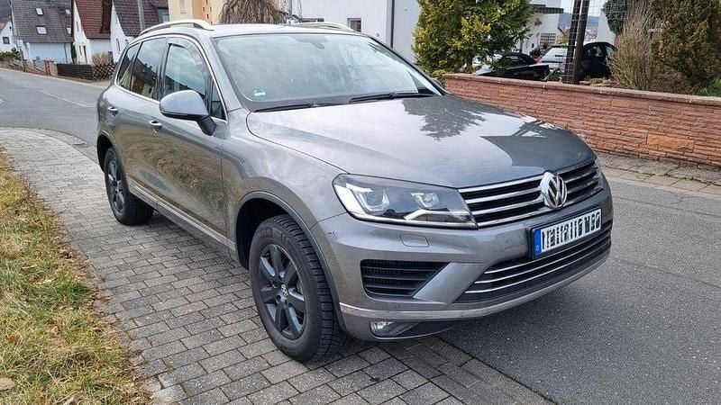 Gebraucht VW Touareg 262 PS (192 kW) 2016 Grau SUV