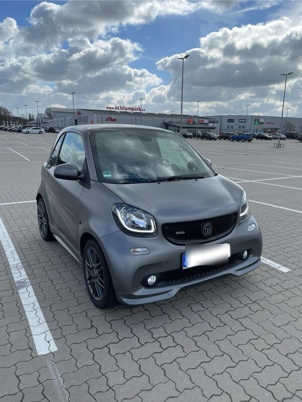 Grau Gebraucht 2017 Smart ForTwo Coupé Brabus Xclusive Coupé | 19.990 € - Bild 1/4
