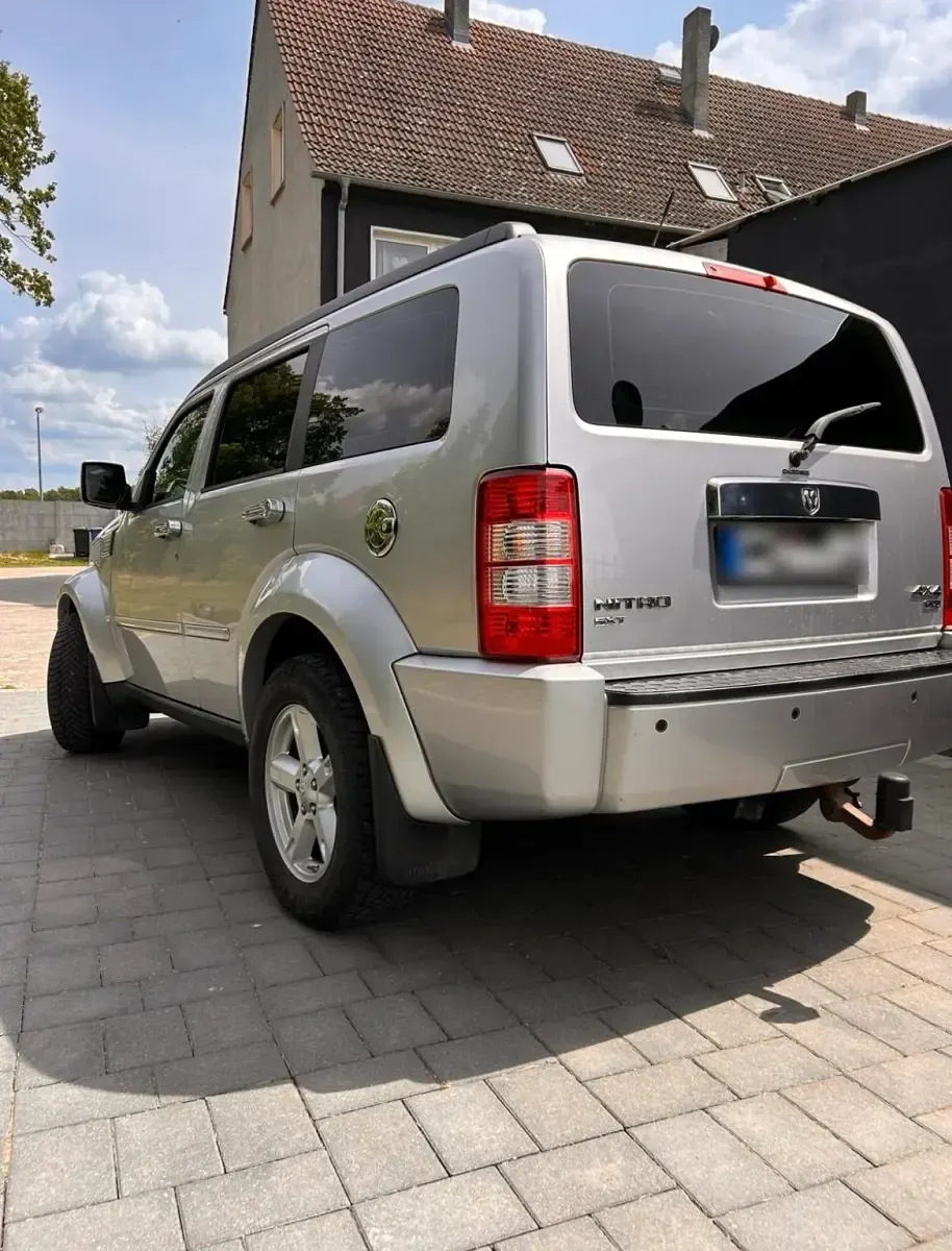 Gebraucht Dodge Nitro 177 PS (130 kW) 2009 Silber SUV