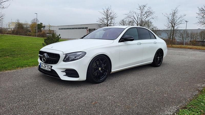 Schwarz Gebraucht 2017 Mercedes E300 AMG Limousine | 29.999 € (Superpreis) - Bild 1/4