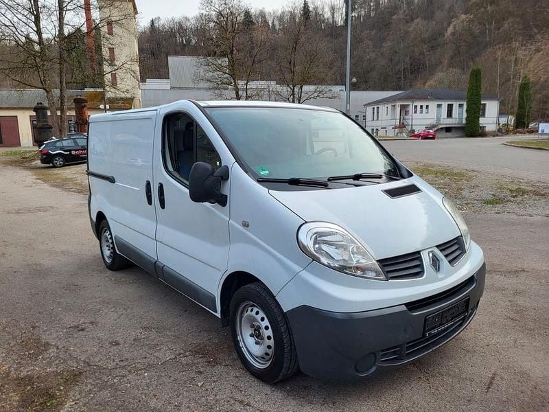 Gebraucht Renault Trafic 90 PS (66 kW) 2010 Weiß Van / Kleinbus