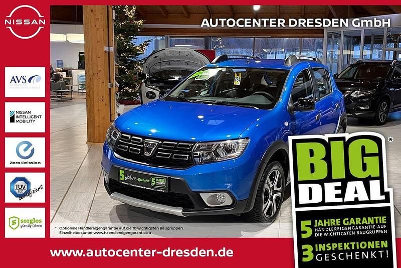 Blau Gebraucht 2019 Dacia Sandero Celebration Limousine | 10.980 € (Fairer Preis) - Bild 1/4