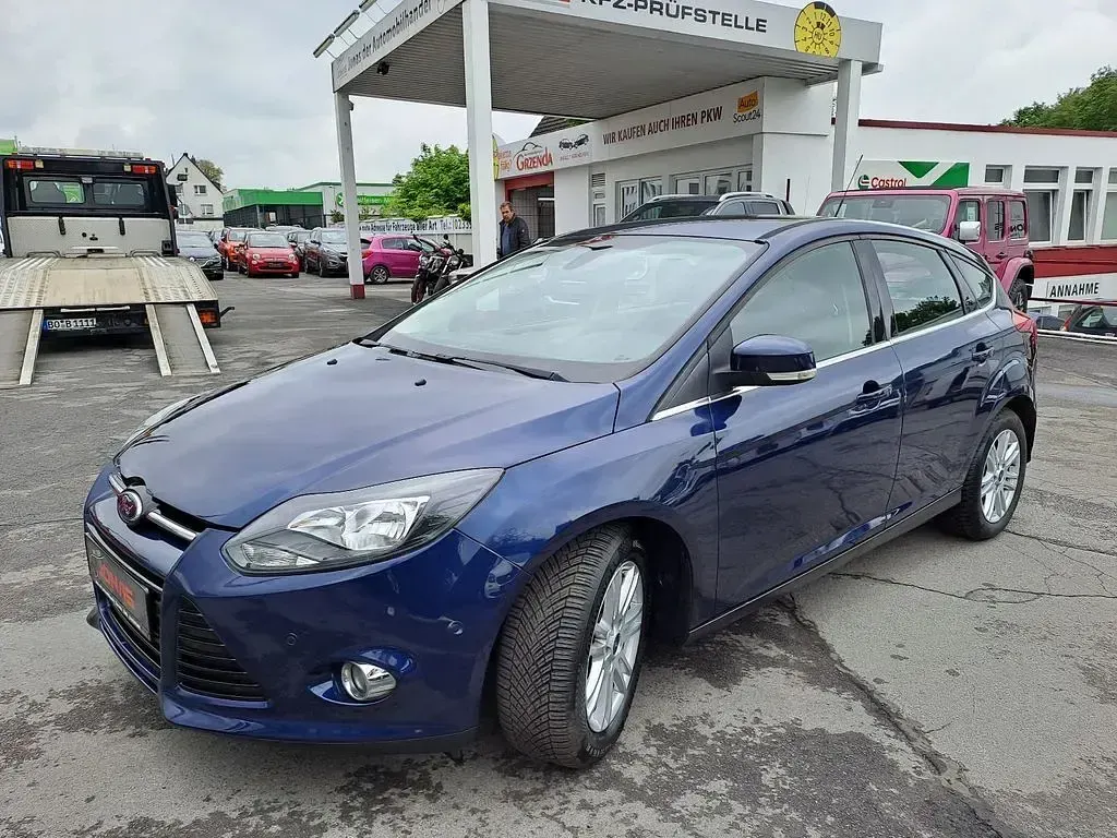 Używany Ford Focus Titanium 150 KM (110 kW) 2012 Niebieski Sedan/Limuzyna