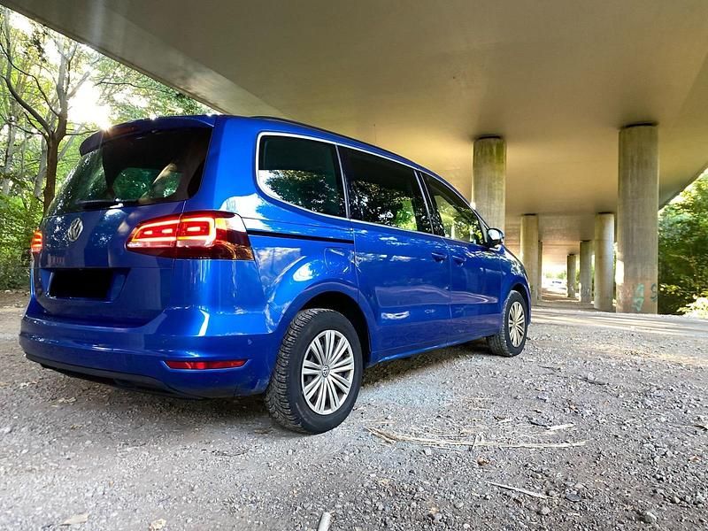 Gebraucht VW Sharan 184 PS (135 kW) 2018 Blau Van / Kleinbus