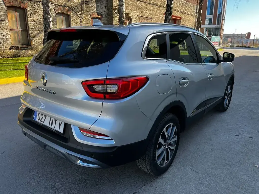Gebraucht Renault Kadjar Equilibre 140 PS (102 kW) 2021 Silber SUV