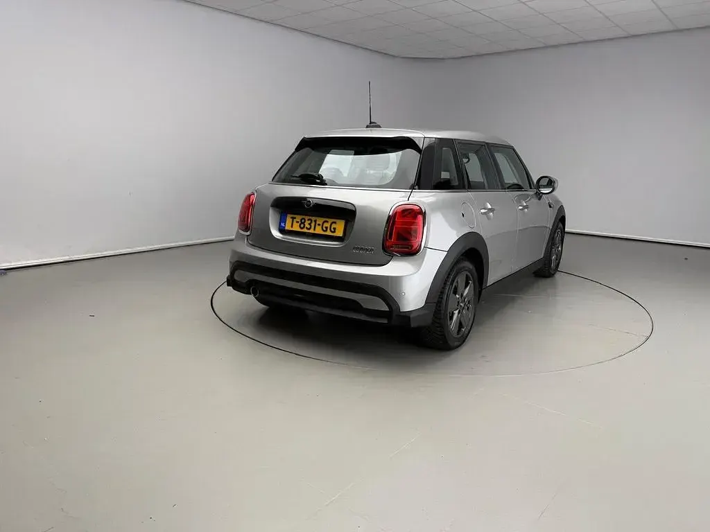 Używany Mini Cooper 136 KM (100 kW) 2023 Szary Hatchback