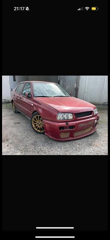 Gebraucht VW Vento 174 PS (127 kW) 1997 Rot Limousine