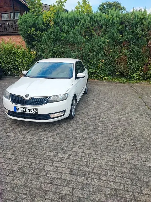 Gebraucht Skoda Rapid Elegance 105 PS (77 kW) 2012 Weiß Kleinwagen