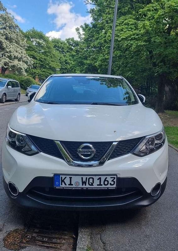 Weiß Gebraucht 2017 Nissan Qashqai Acenta SUV | 11.899 € (Fairer Preis) - Bild 1/4