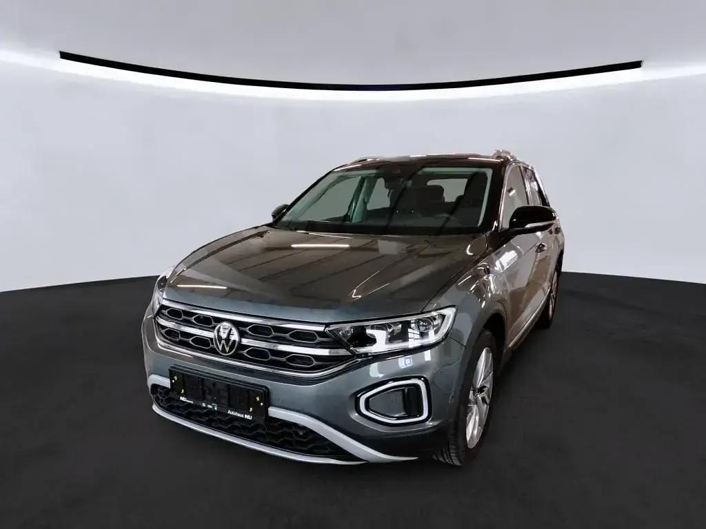 Second-hand VW T-Roc Style 150 CP (110 kW) 2023 Gri SUV