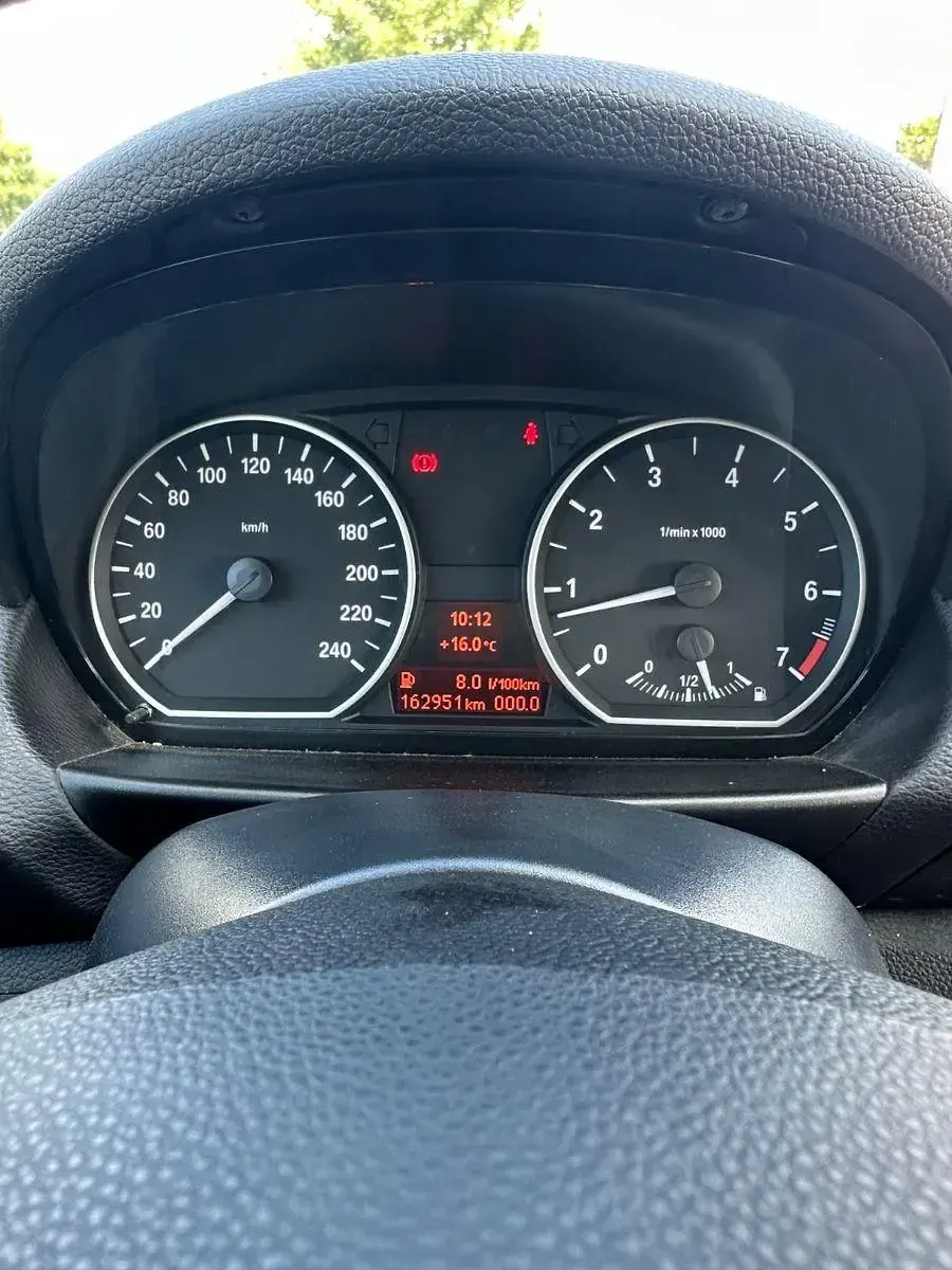 Gebraucht BMW 116 122 PS (89 kW) 2011 Schwarz Kleinwagen