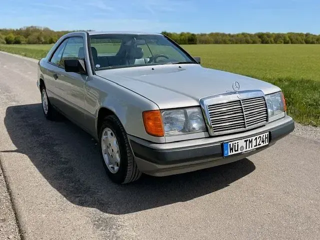 Gebraucht Mercedes 230 136 PS (100 kW) 1988 Silber Coupé
