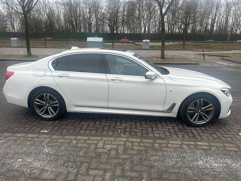 Weiß Gebraucht 2019 BMW 740 Performance Limousine | 34.400 € (Fairer Preis) - Bild 1/4