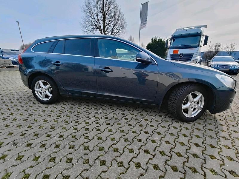 Gebraucht Volvo V60 163 PS (119 kW) 2011 Schwarz Kombi