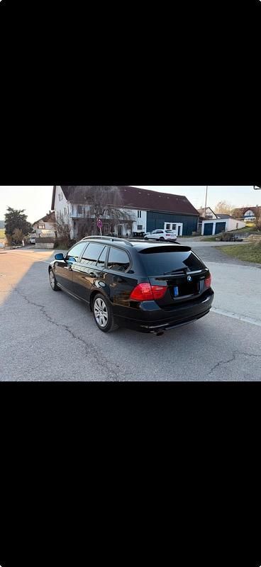 Second-hand BMW 318 143 CP (105 kW) 2009 Negru Break