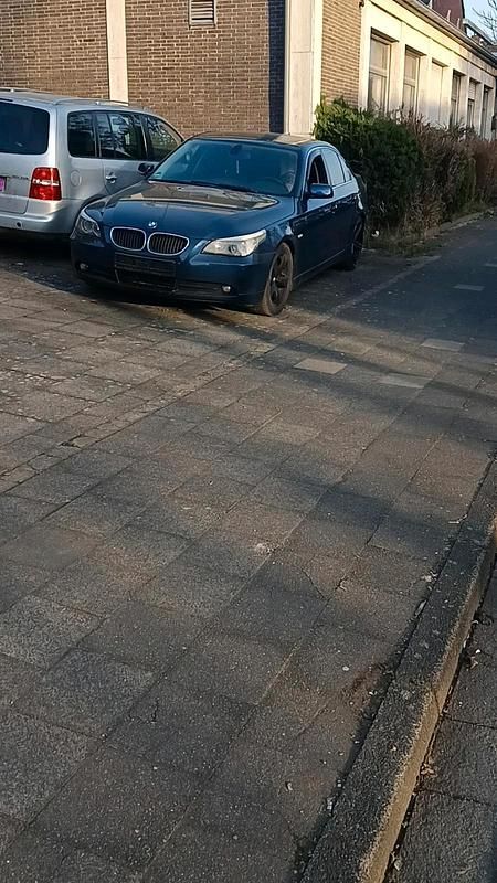 Gebraucht BMW 523 177 PS (130 kW) 2005 Blau Limousine