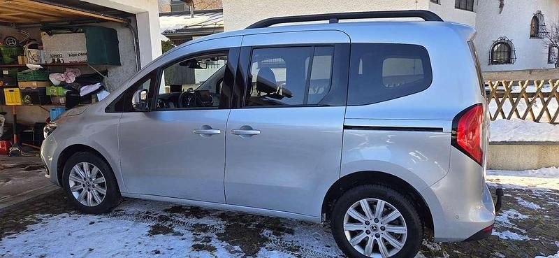 Gebraucht Mercedes T180 Progressive 131 PS (96 kW) 2025 Van / Kleinbus