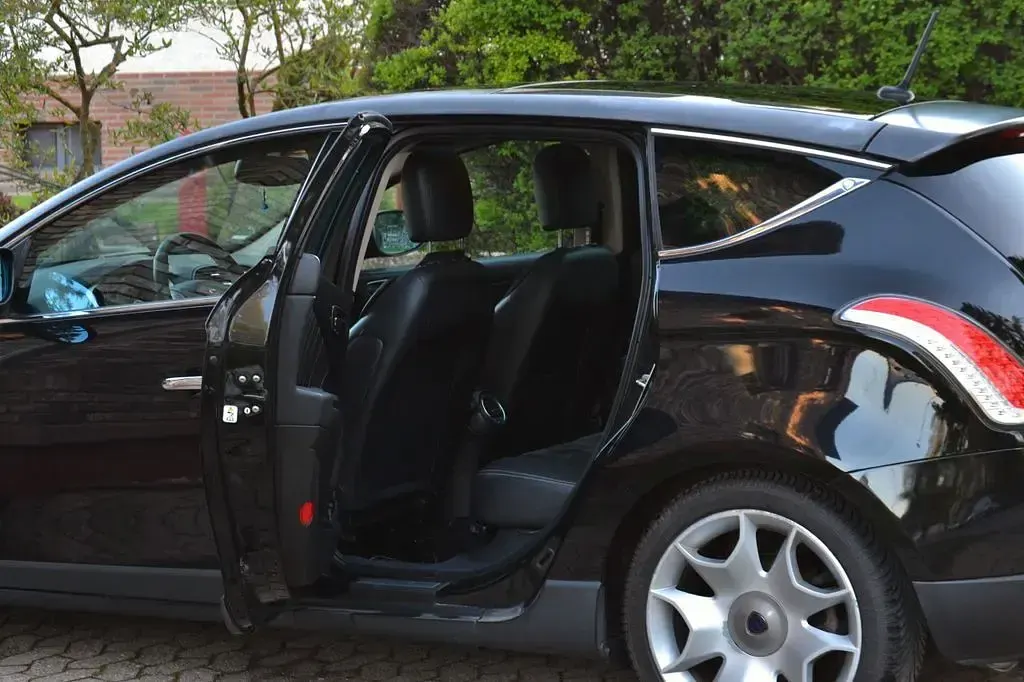 Second-hand Lancia Delta 200 CP (147 kW) 2009 Negru Hatchback