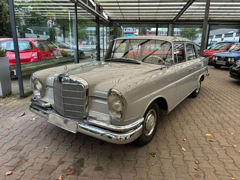 Other Gebraucht 1981 Mercedes 220 Limousine | 19.850 € - Bild 1/4