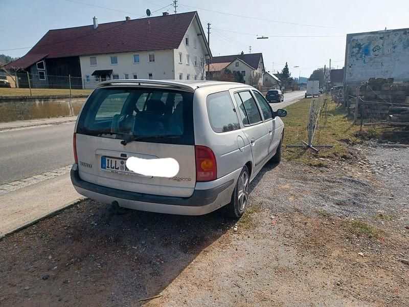 Gebraucht Renault Mégane 107 PS (78 kW) 2000 Silber Limousine