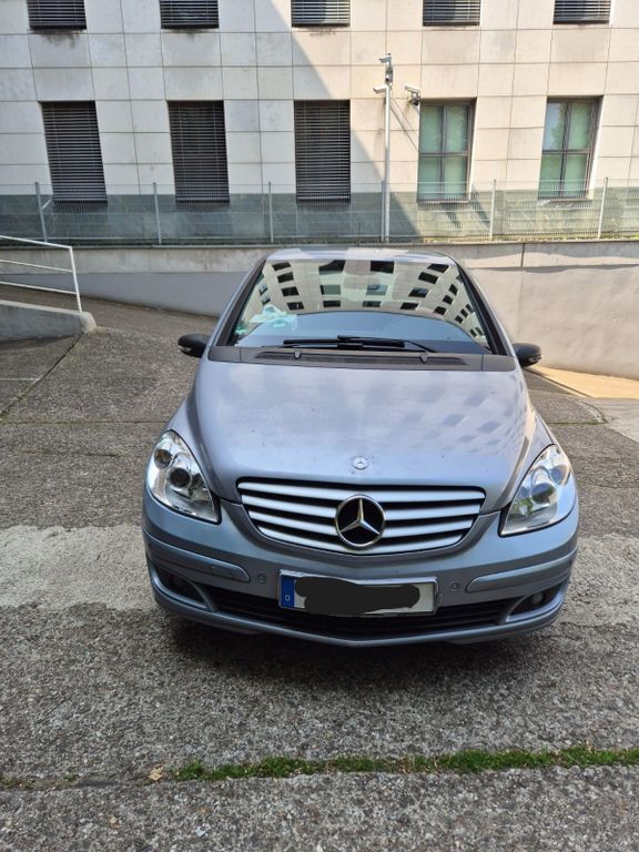 Grau Gebraucht 2005 Mercedes B200 Van / Kleinbus | 2.999 € (Teuer) - Bild 1/4