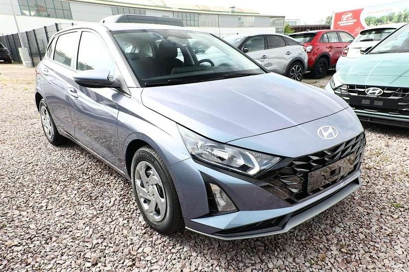 Meta blue metallic Neu 2025 Hyundai i20 Select Kleinwagen | 20.470 € (Guter Preis) - Bild 1/4