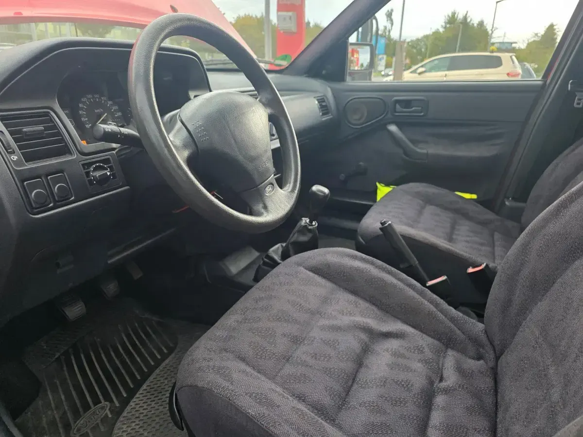 Gebraucht Ford Escort 88 PS (64 kW) 1994 Rot Kleinwagen