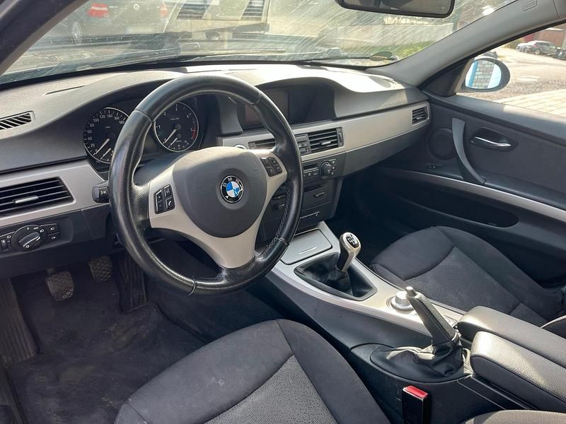 Gebraucht BMW 320 163 PS (119 kW) 2006 Grau Kombi