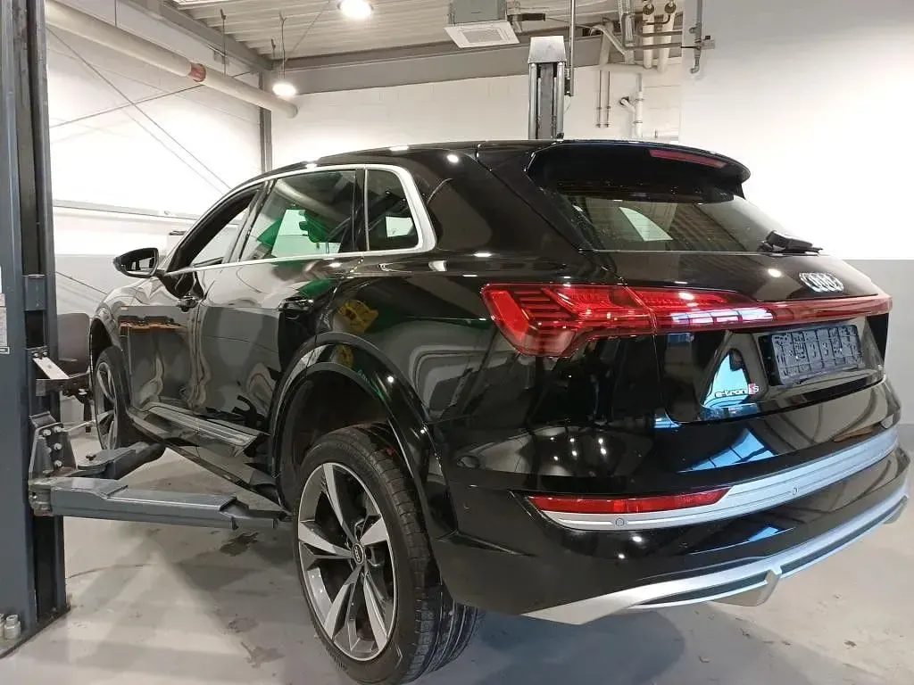 Gebraucht Audi e-tron Ambiente 369 kW (503 PS) 2023 Schwarz SUV