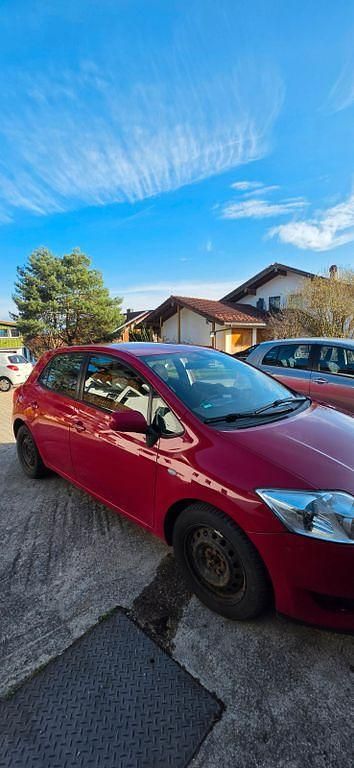 Gebraucht Toyota Auris 126 PS (92 kW) 2010 Rot Kleinwagen