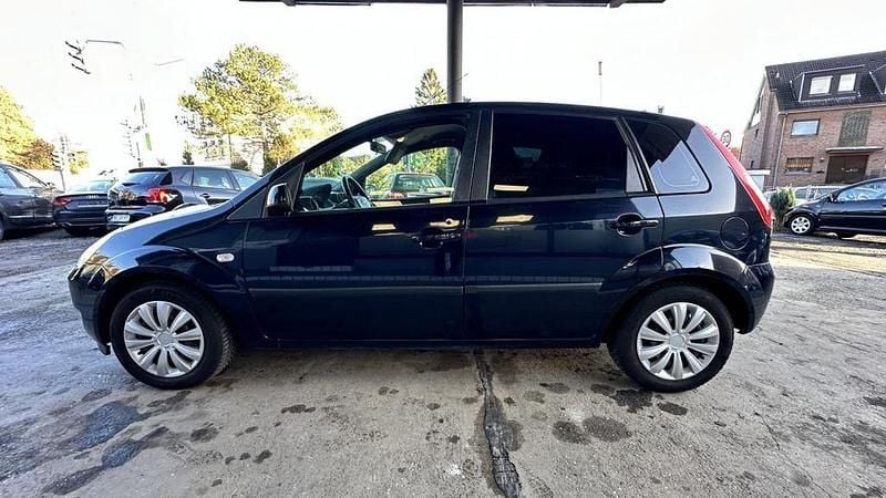 Gebraucht Ford Fiesta 69 PS (50 kW) 2005 Blau Kleinwagen
