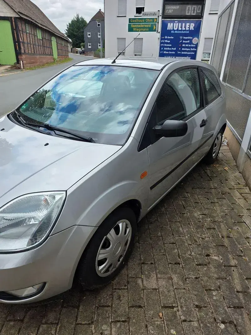 Gebraucht Ford Fiesta 80 PS (58 kW) 2003 Silber Kleinwagen