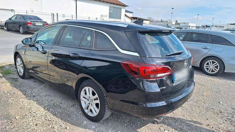 Schwarz Gebraucht 2017 Opel Astra Kombi | 6.300 € (Etwas zu teuer) - Bild 1/4